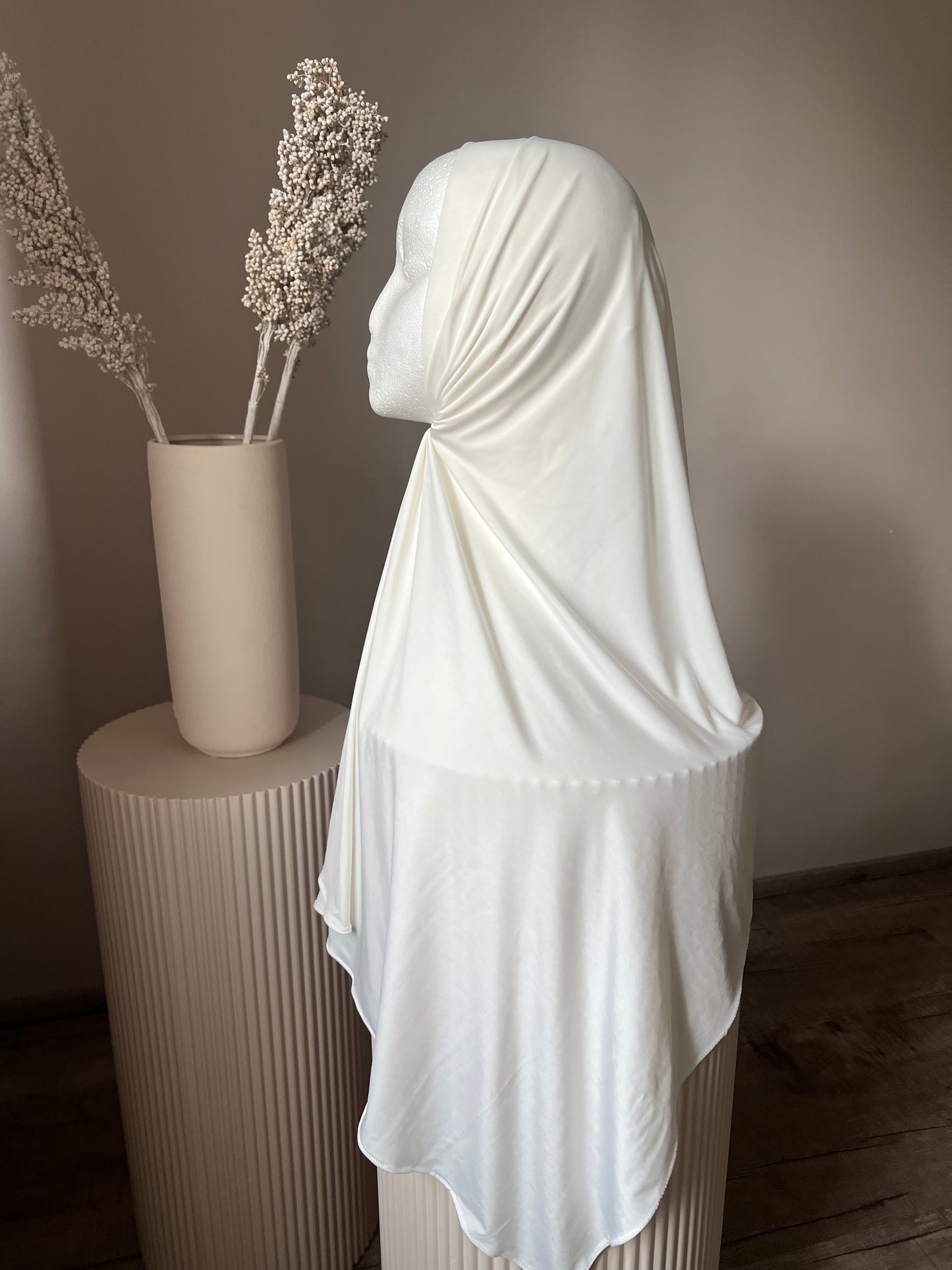 Premium Liquid Hijab Cremeweiß