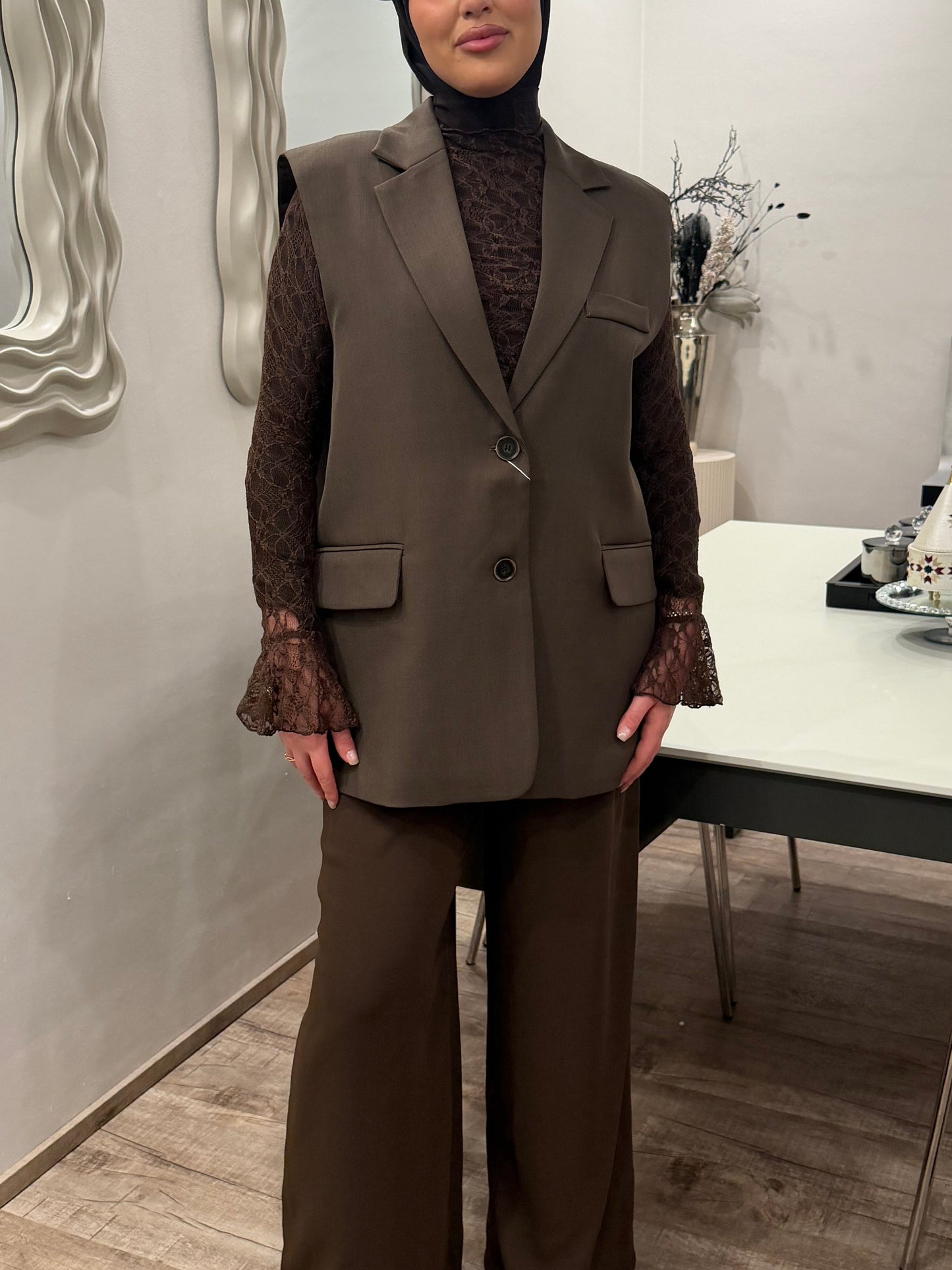 Weste mit Schlitz hinten braun