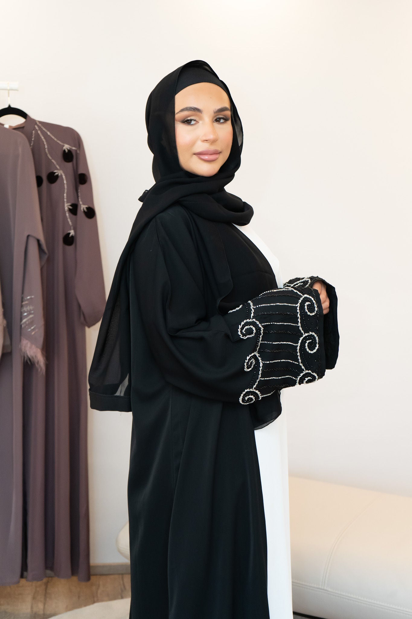 Dubai Abaya mit Stickereien an den Ärmeln
