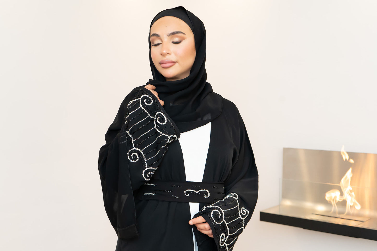 Dubai Abaya mit Stickereien an den Ärmeln