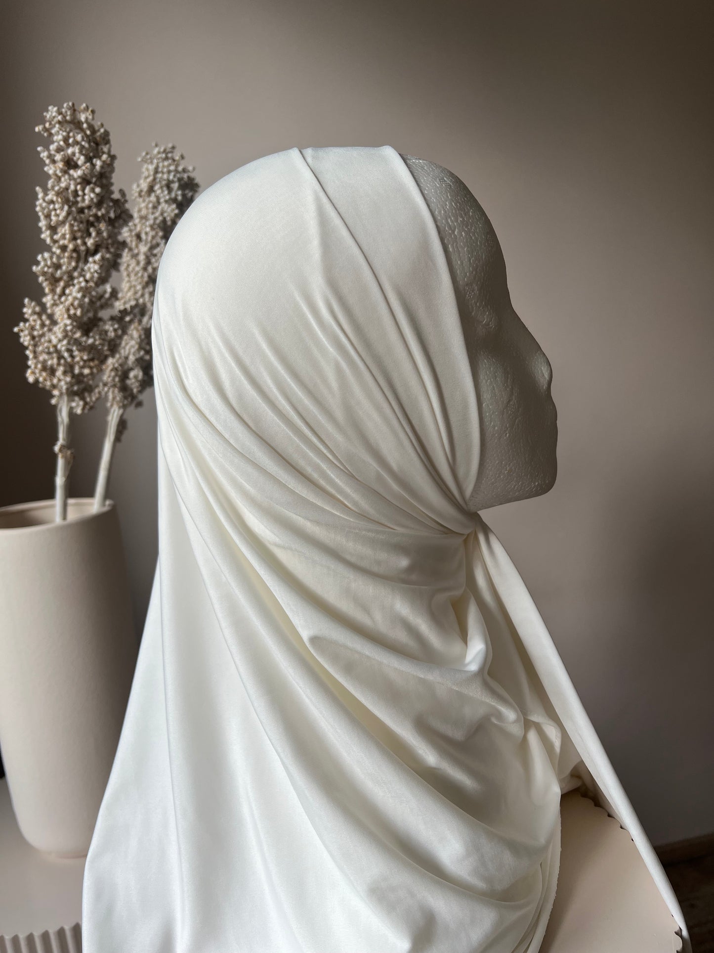 Premium Liquid Hijab Cremeweiß