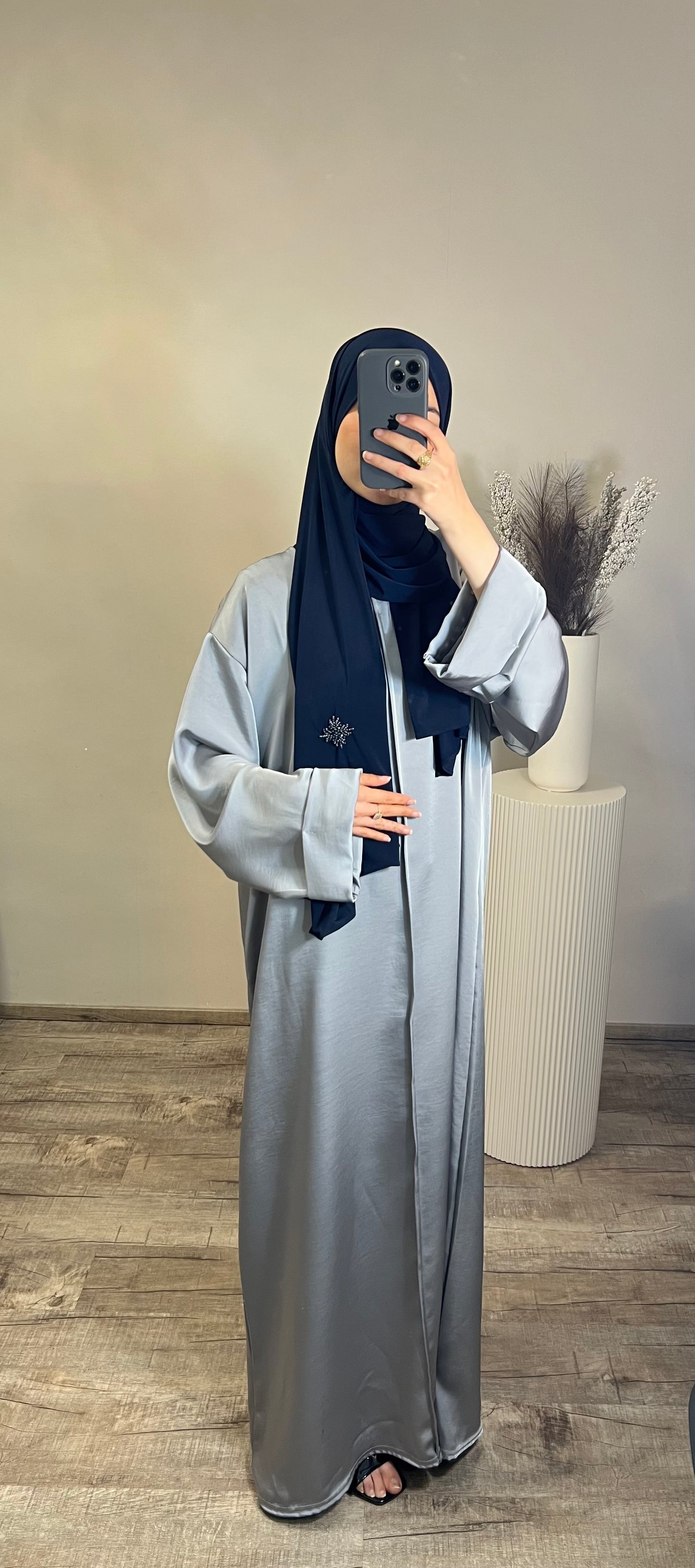 Abaya in Satinoptik Graublau