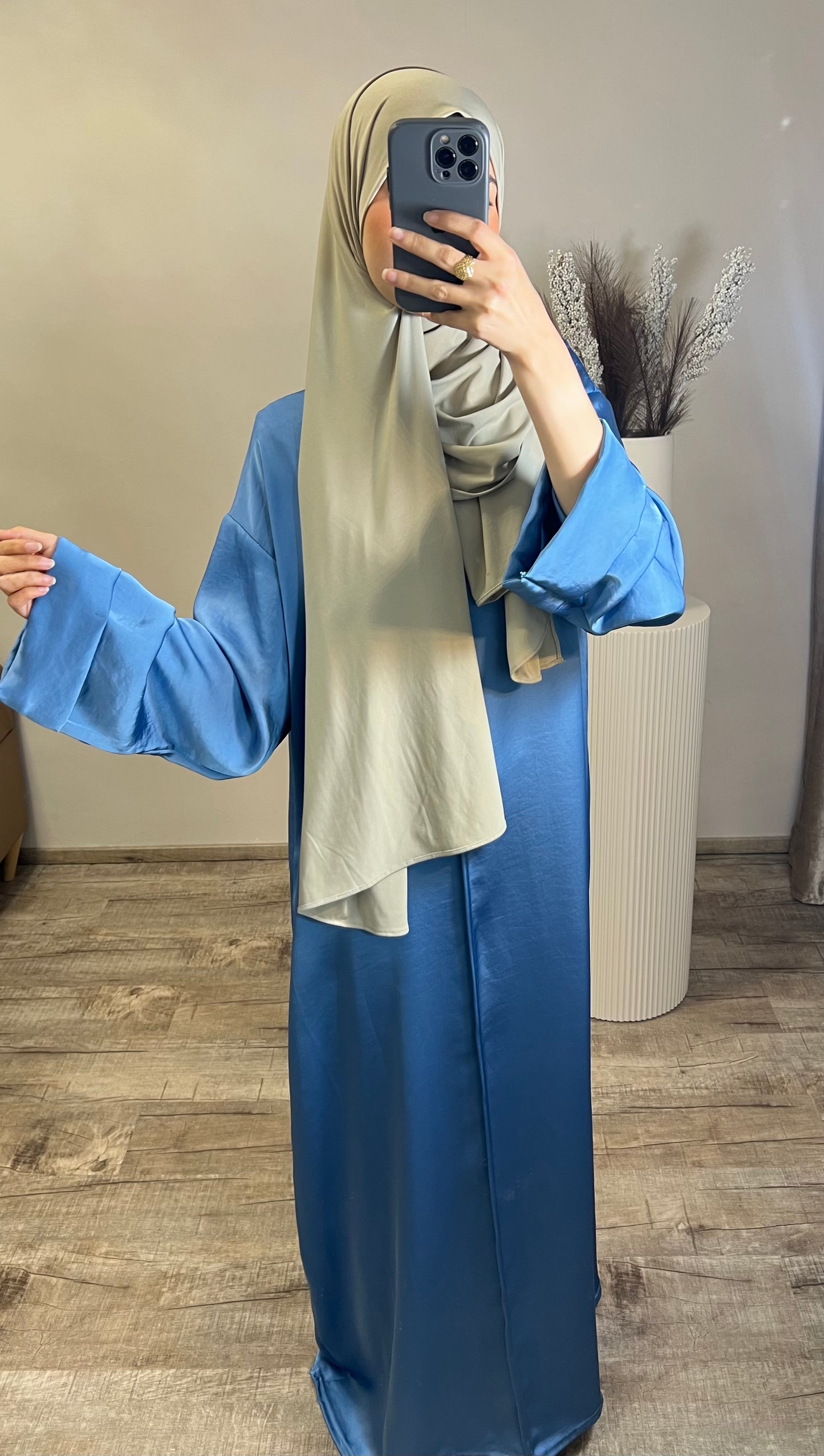 Abaya in Satinoptik Himmelblau