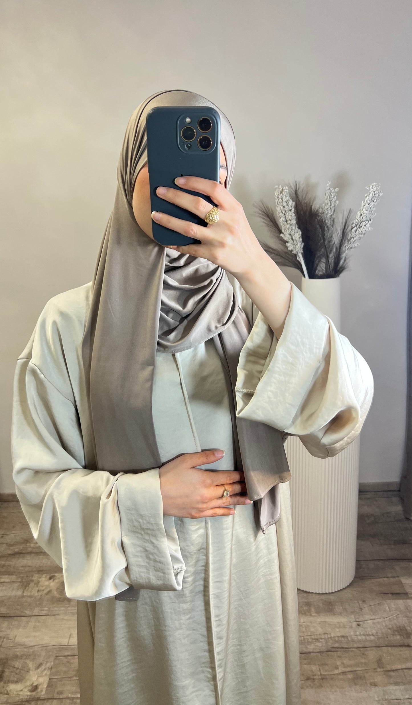 Abaya in Satinoptik Beige