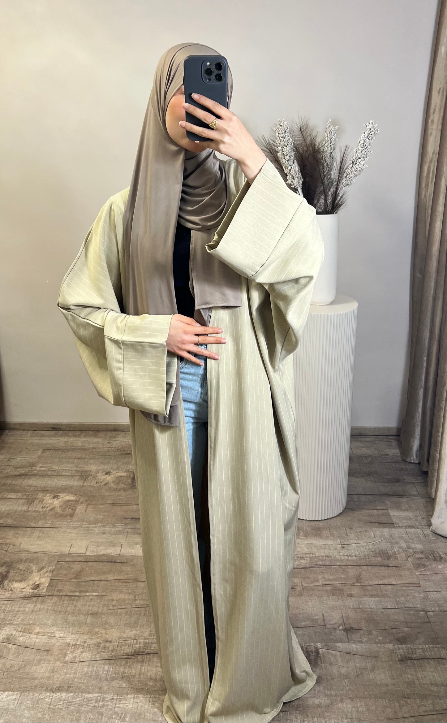 Kimono mit feinen Streifen – Hellbeige/Weiß