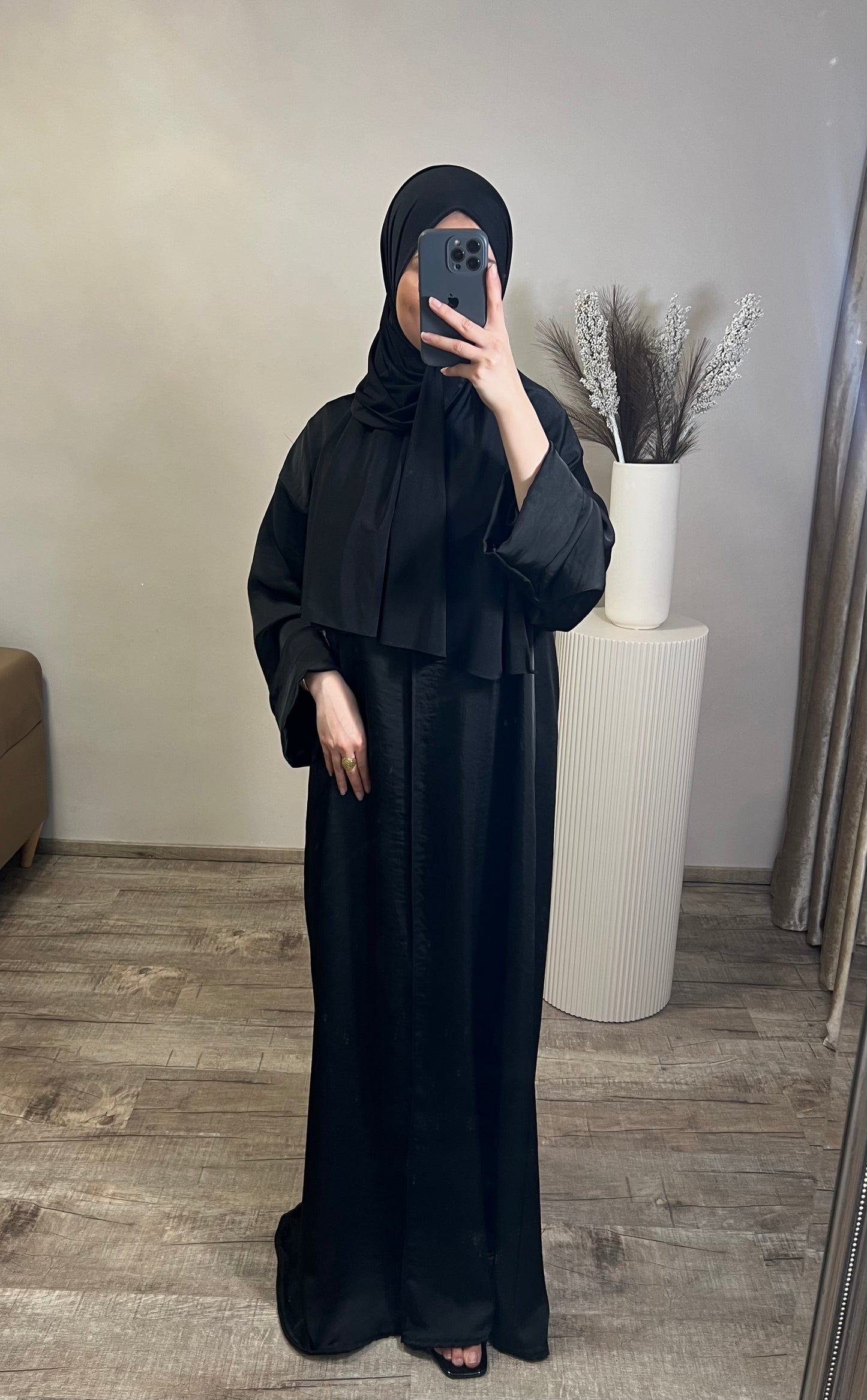 Abaya in Satinoptik Schwarz