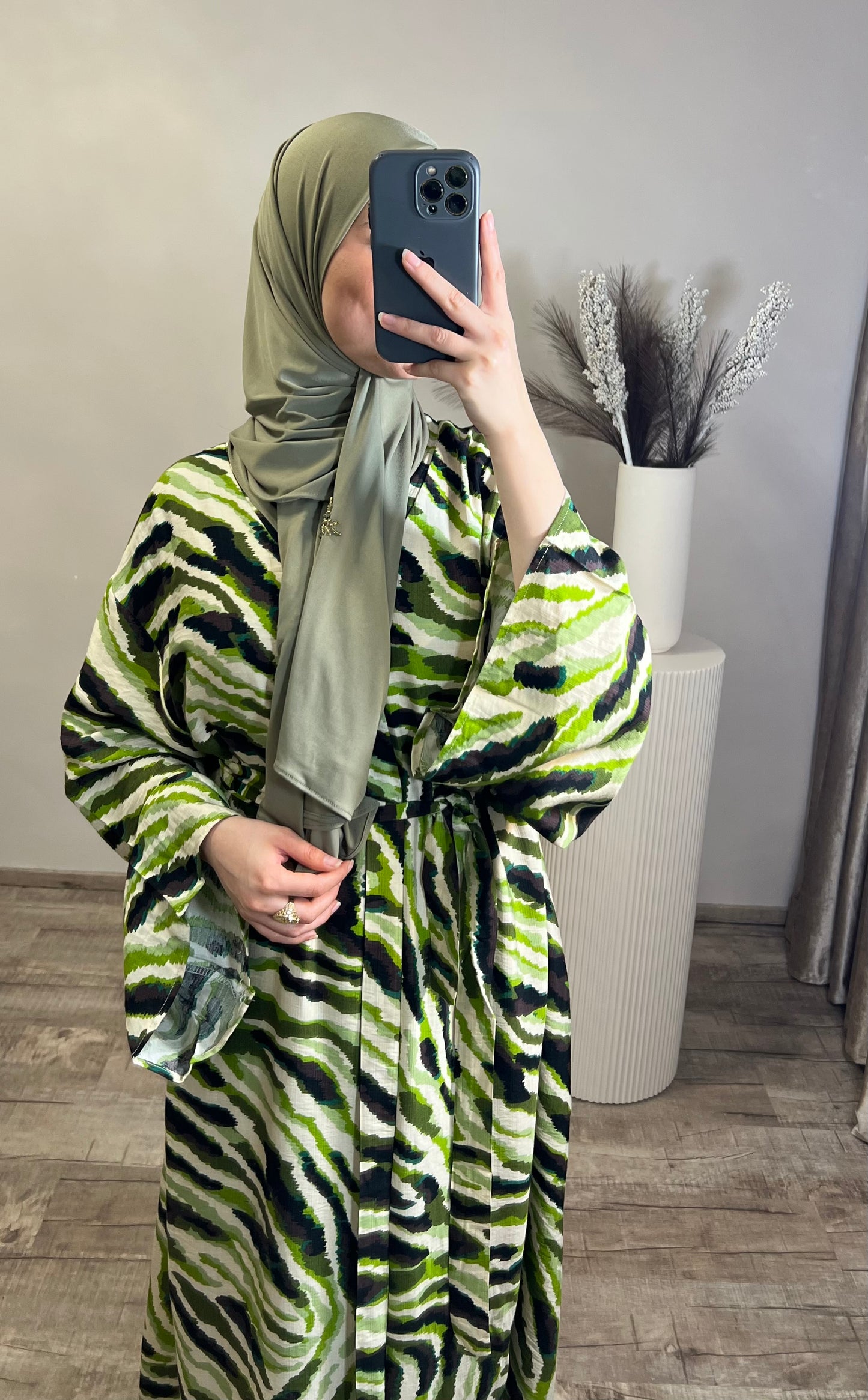 Sommerabaya mit grünem Muster