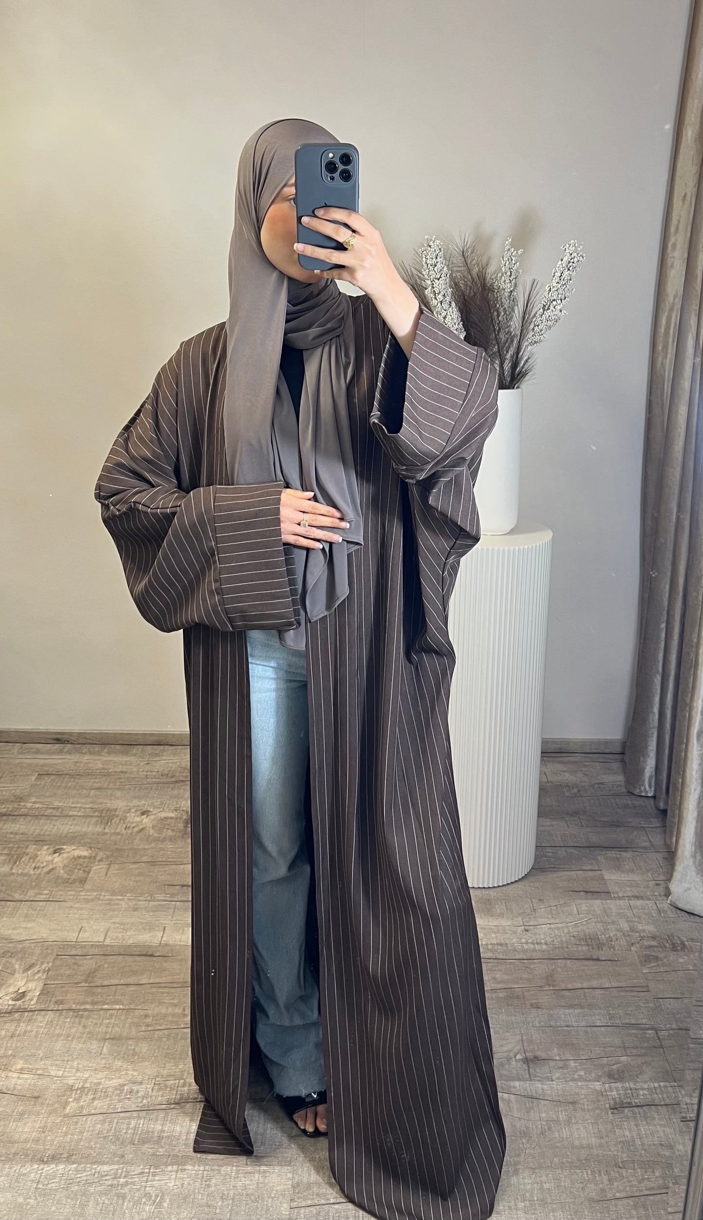 Kimono mit feinen Streifen – Braun/Weiß