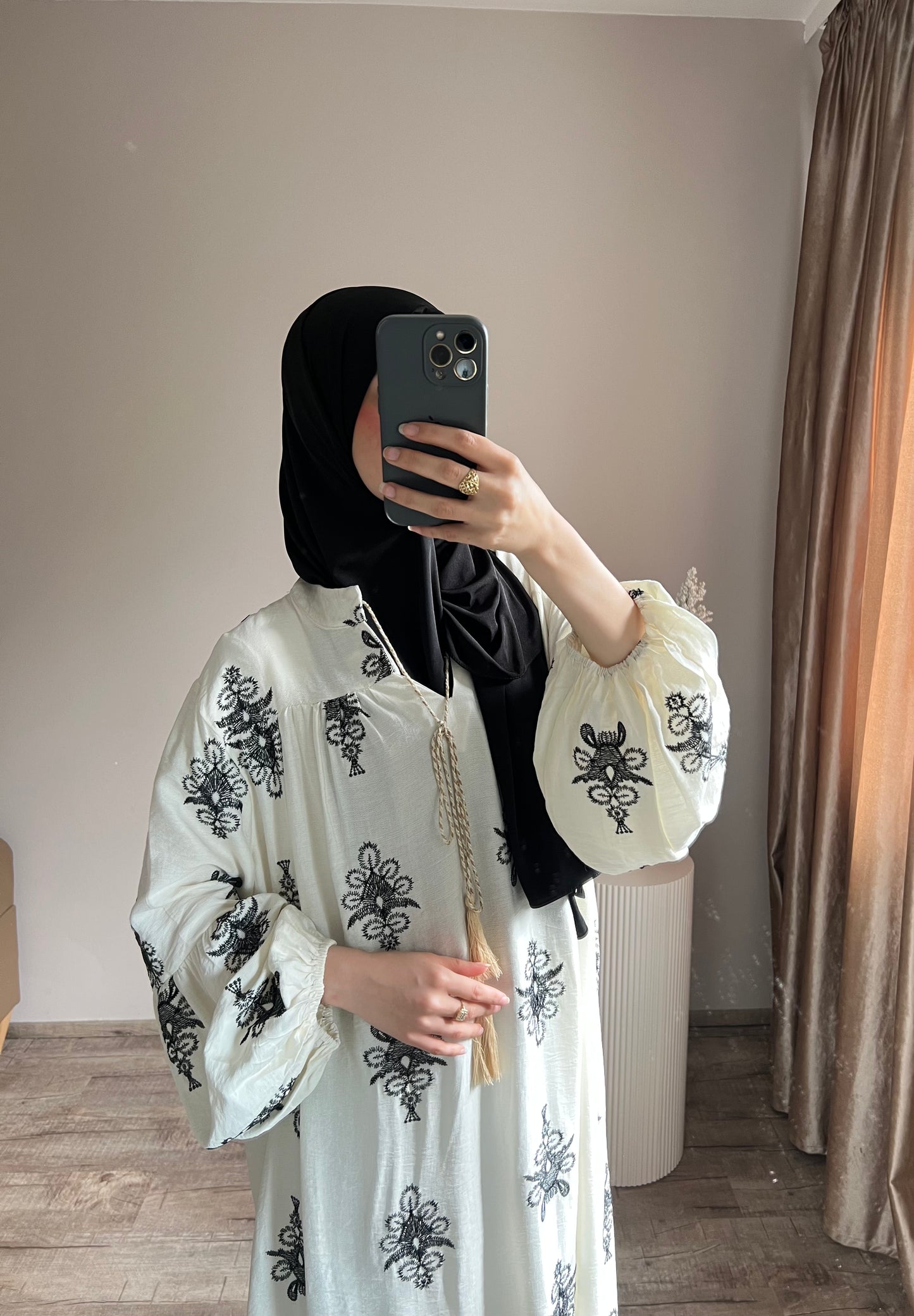 Kleid mit Bemusterung