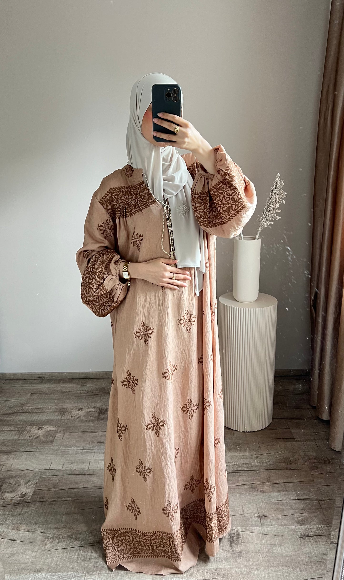 Kleid mit Bemusterung
