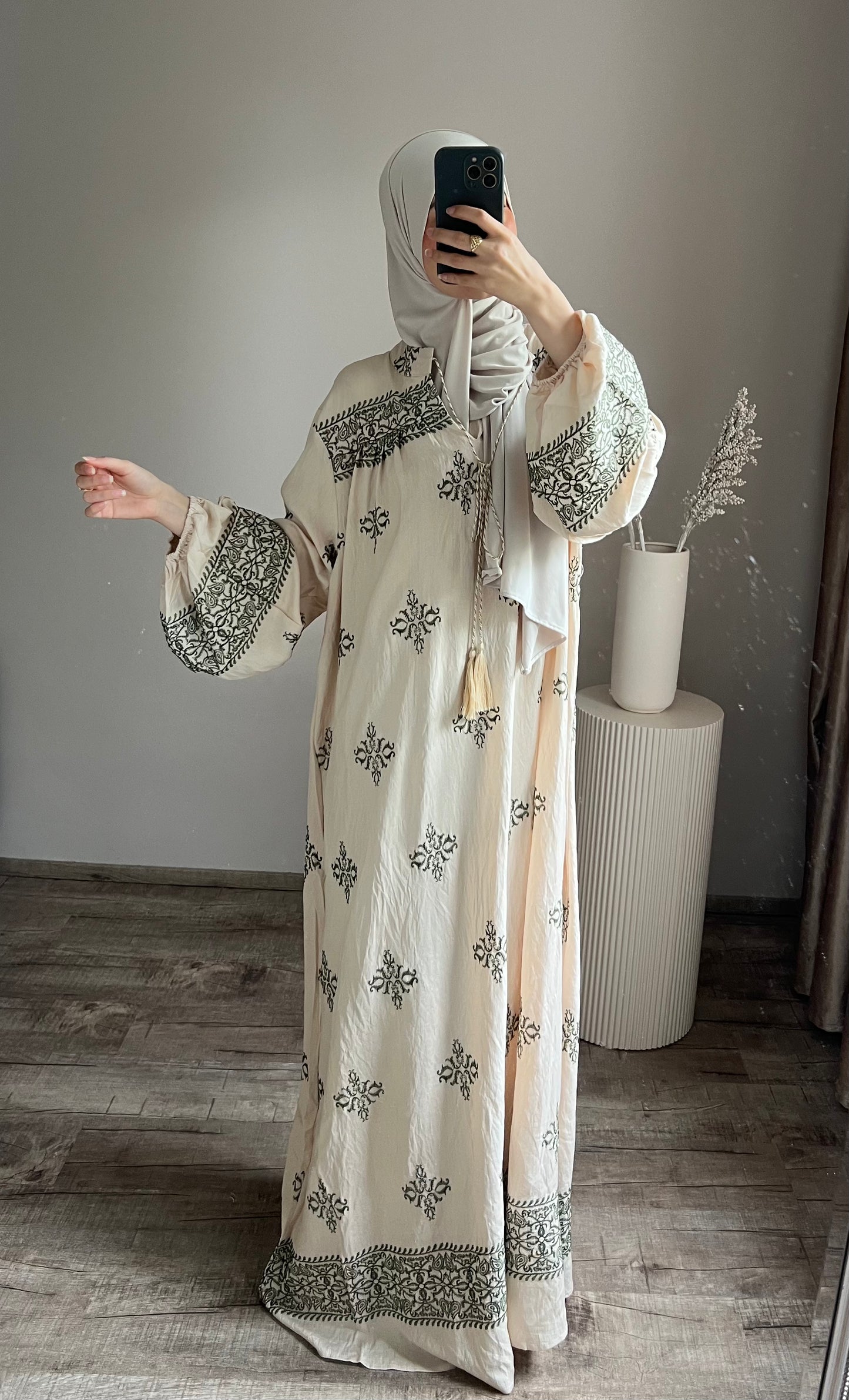Kleid mit Bemusterung