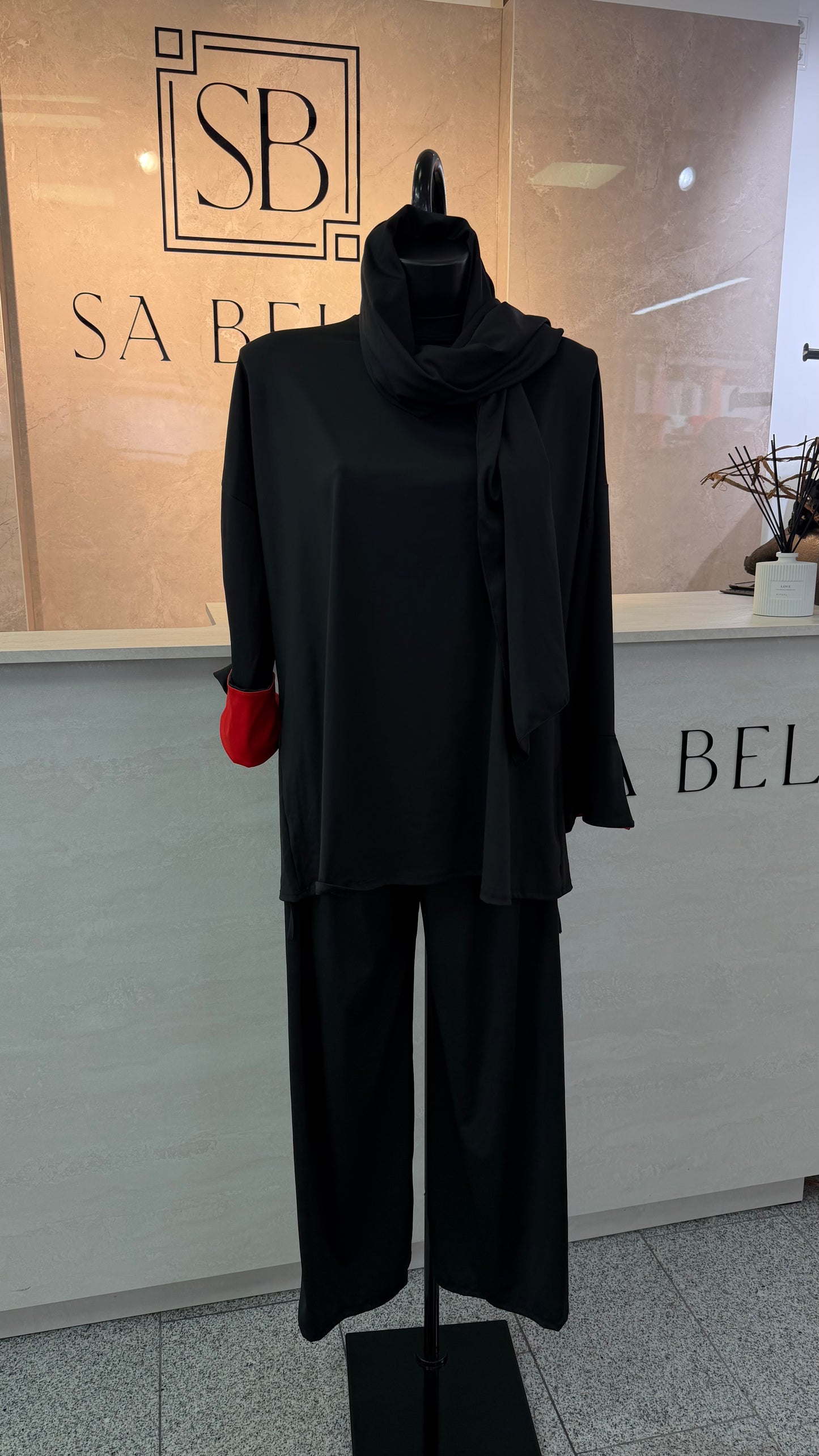 BURKINI schwarz mit roten Details