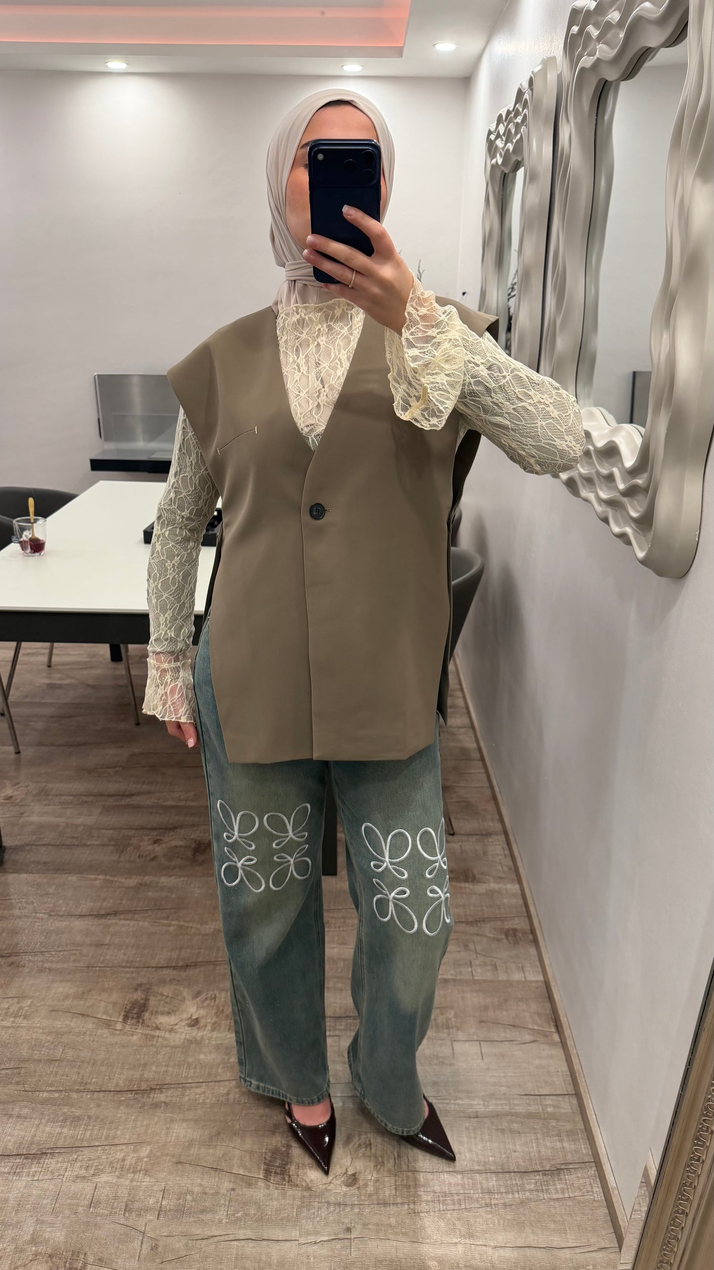 Weste mit seitlichen Knöpfen Beige/Khaki