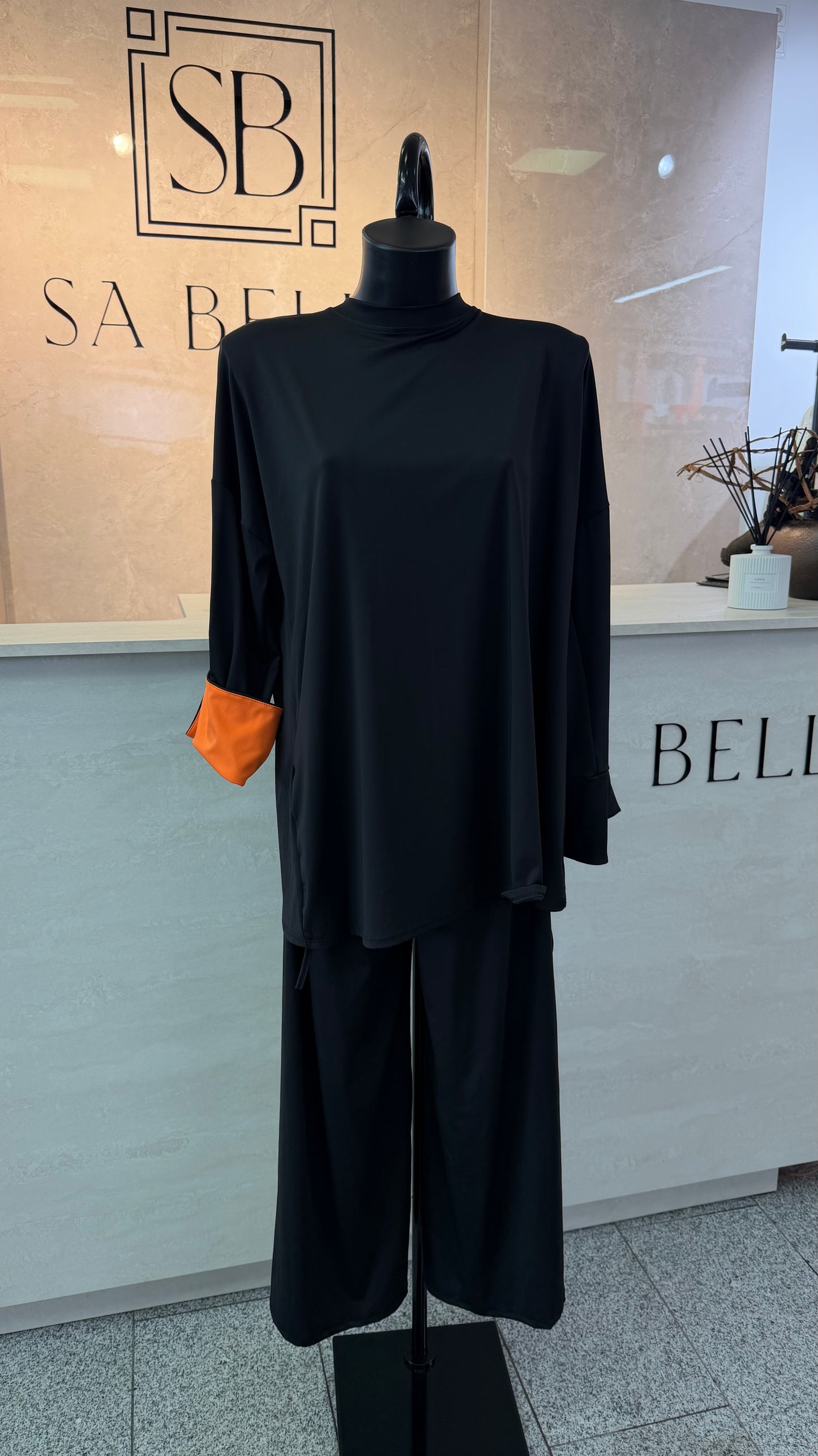 BURKINI schwarz mit orangenen Details