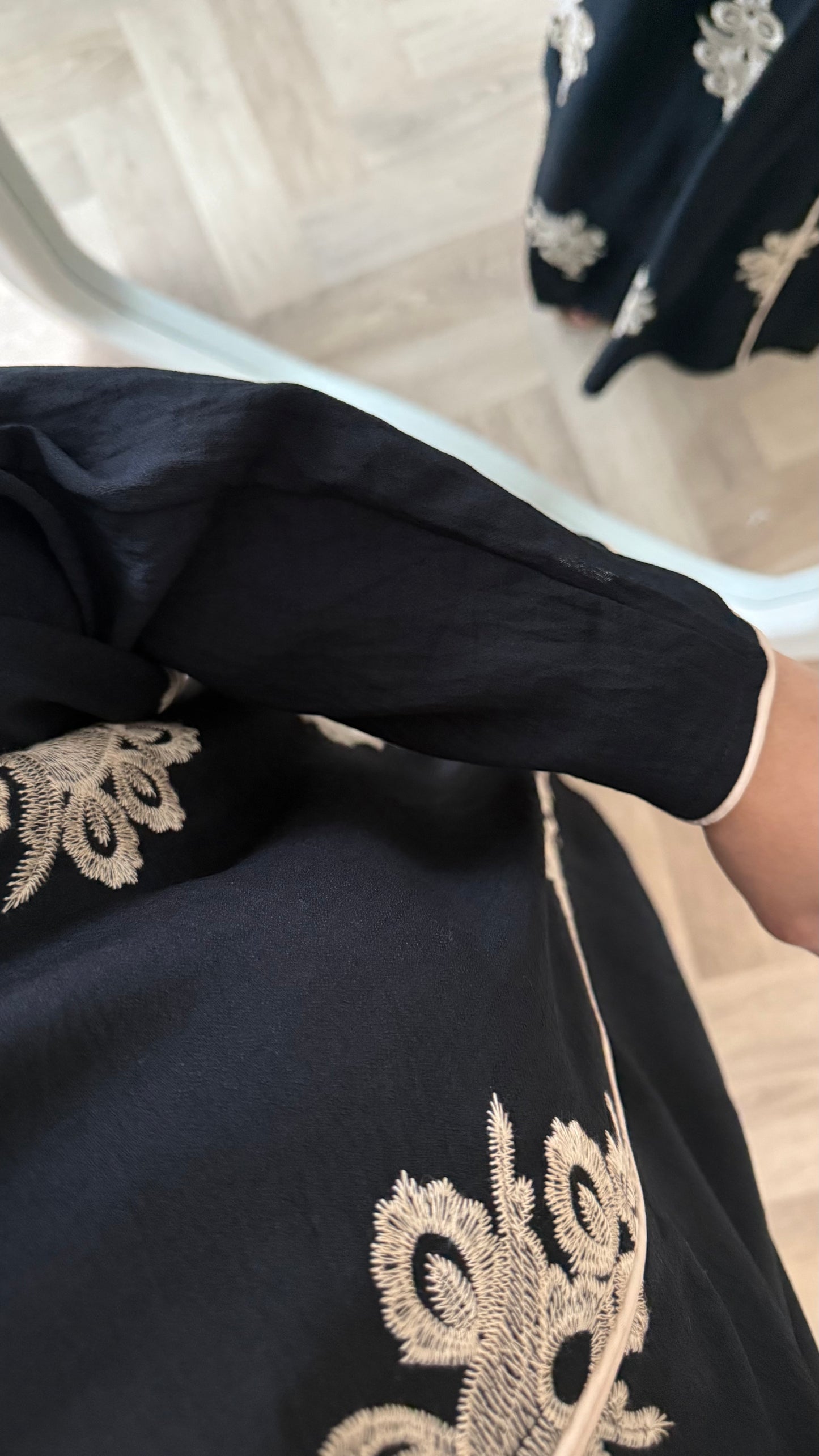 Sommerkleid mit Muster Schwarz