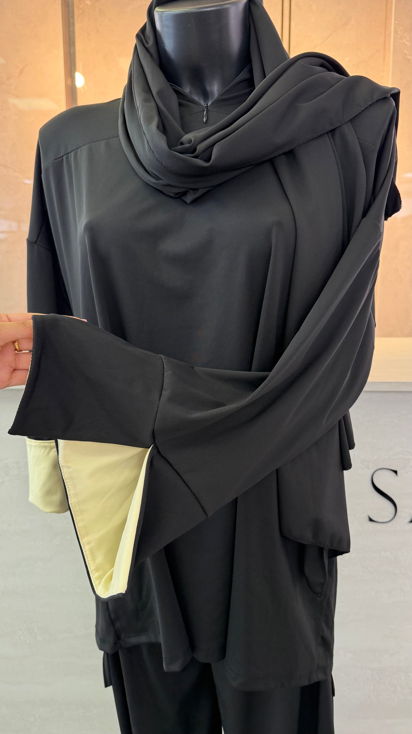BURKINI schwarz mit gelben Details