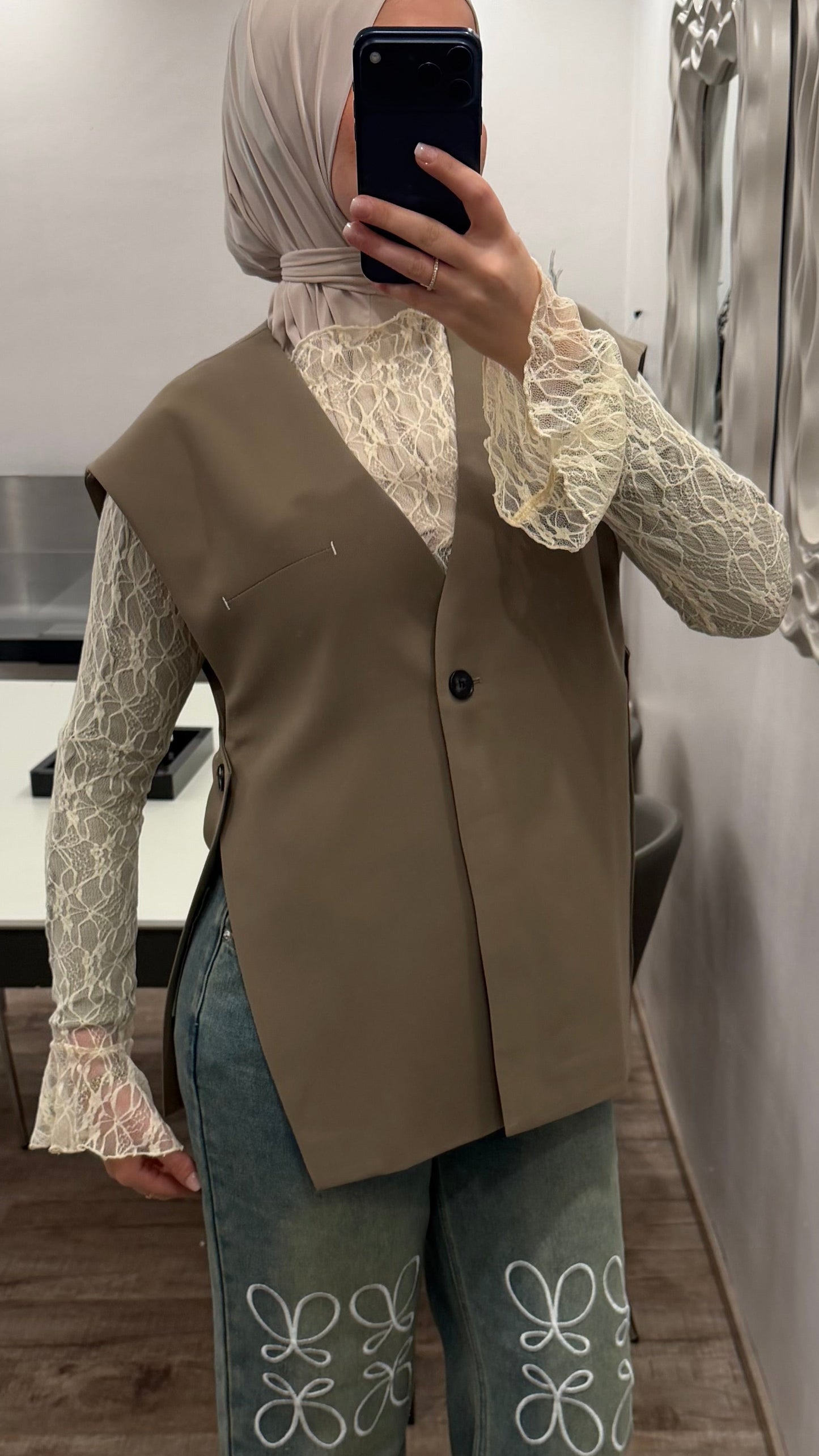 Weste mit seitlichen Knöpfen Beige/Khaki