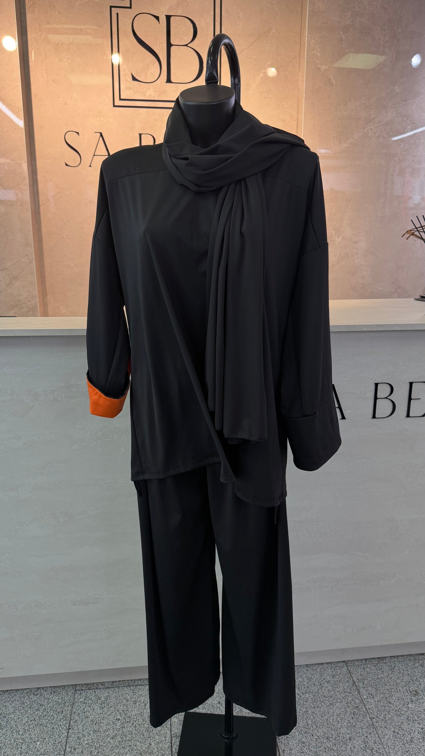 BURKINI schwarz mit orangenen Details