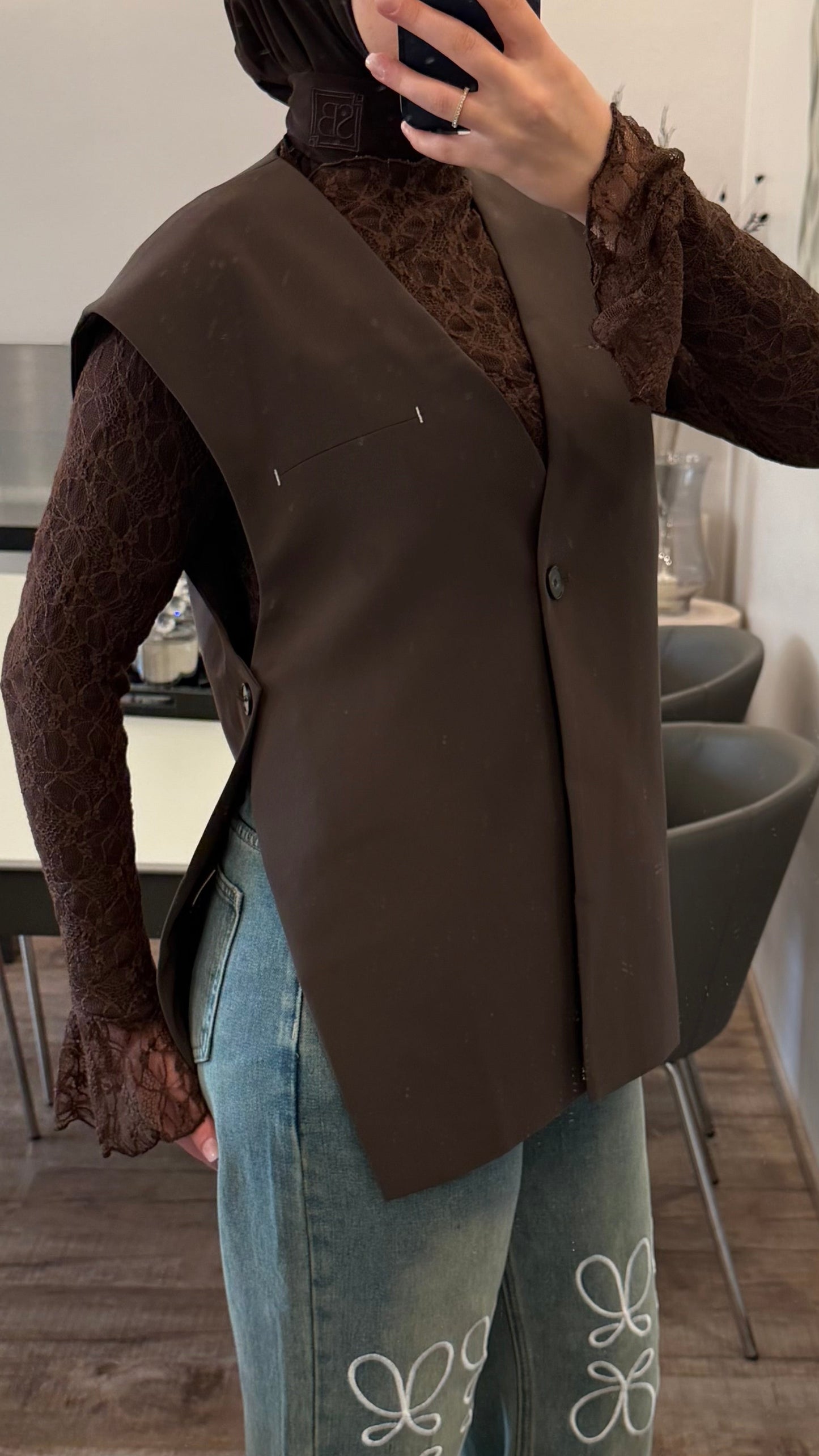 Weste mit seitlichen Knöpfen Braun