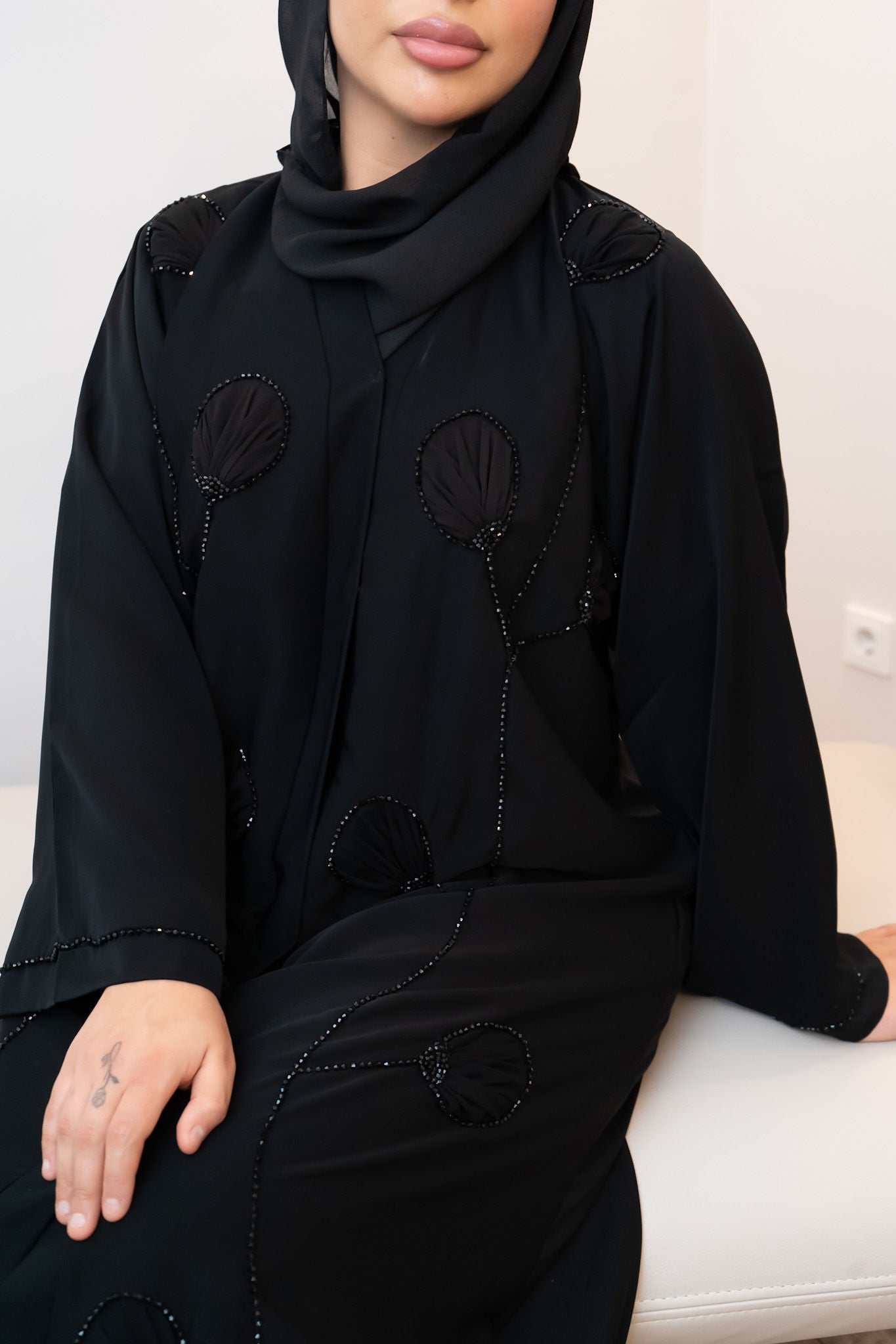 Elegante Abaya mit 3D-Blumen