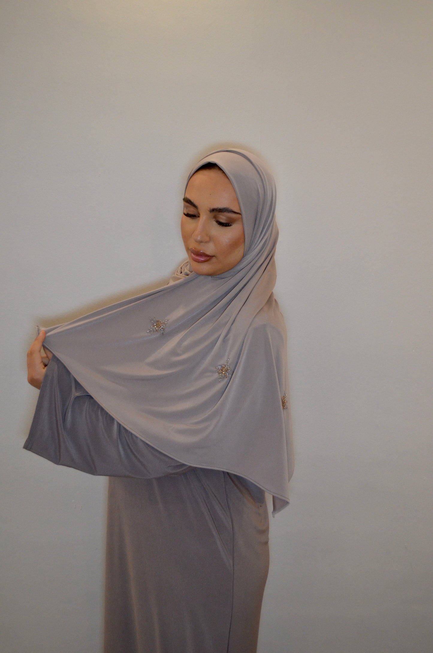 Jersey Premium Hijab with Handmade Stones Helles Taupe