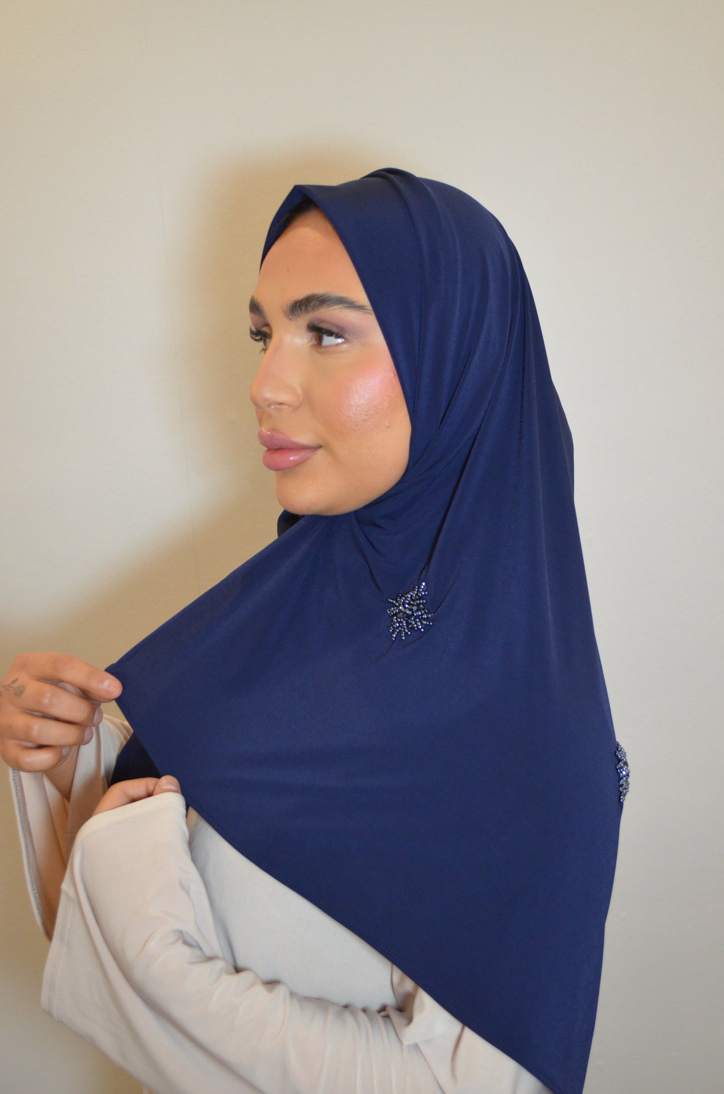 Premium Jersey Hijab mit Handmade Stones Marineblau