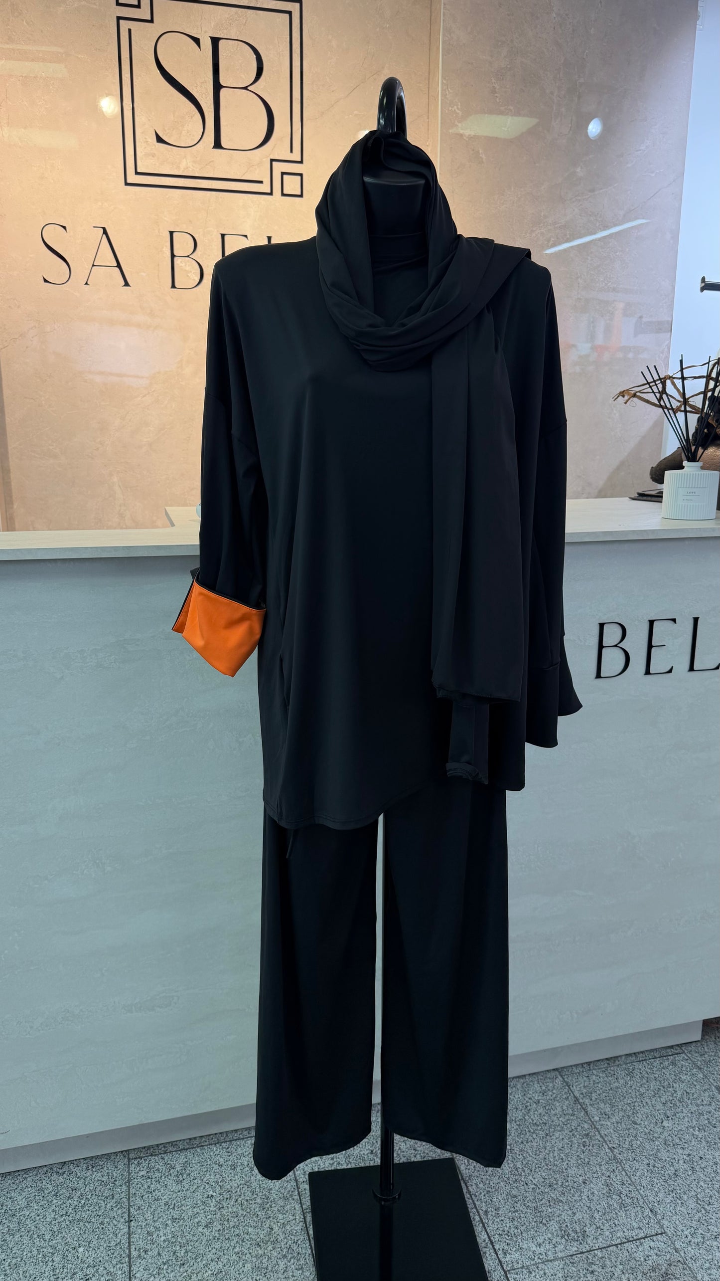 BURKINI schwarz mit orangenen Details