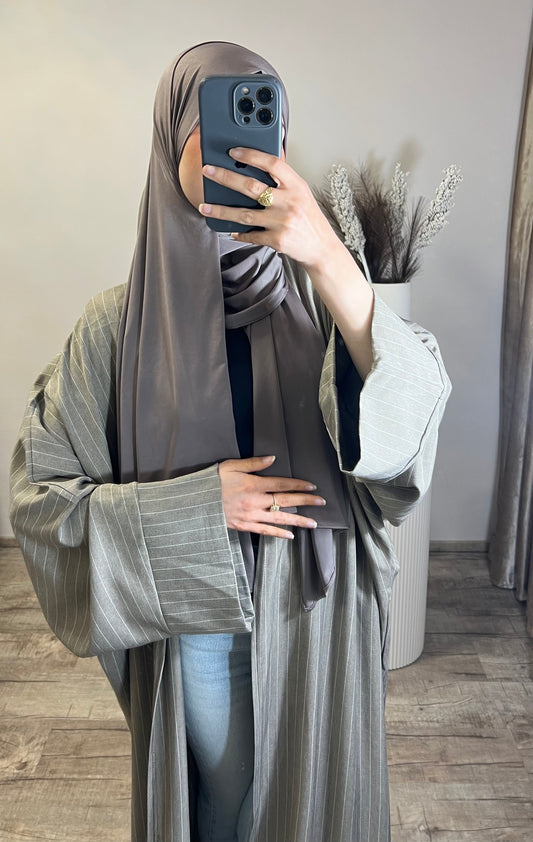 Kimono mit feinen Streifen – Taupe/Weiß