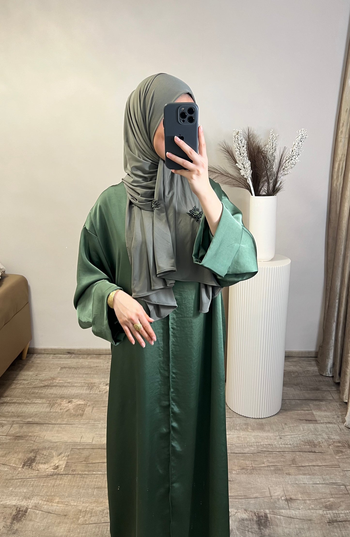 Abaya in Satinoptik Khaki