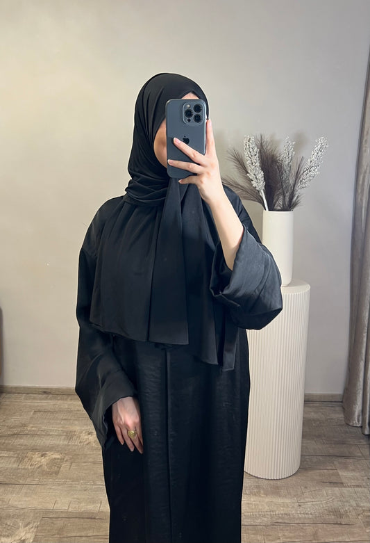 Abaya in Satinoptik Schwarz
