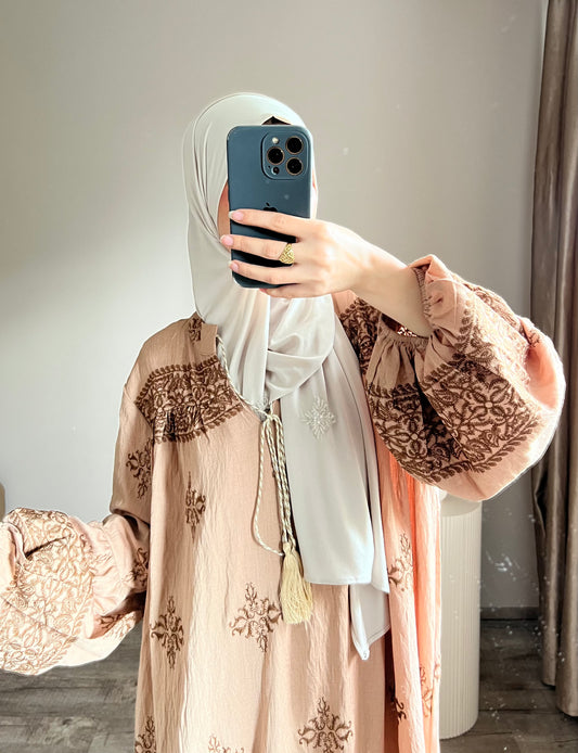 Kleid mit Bemusterung