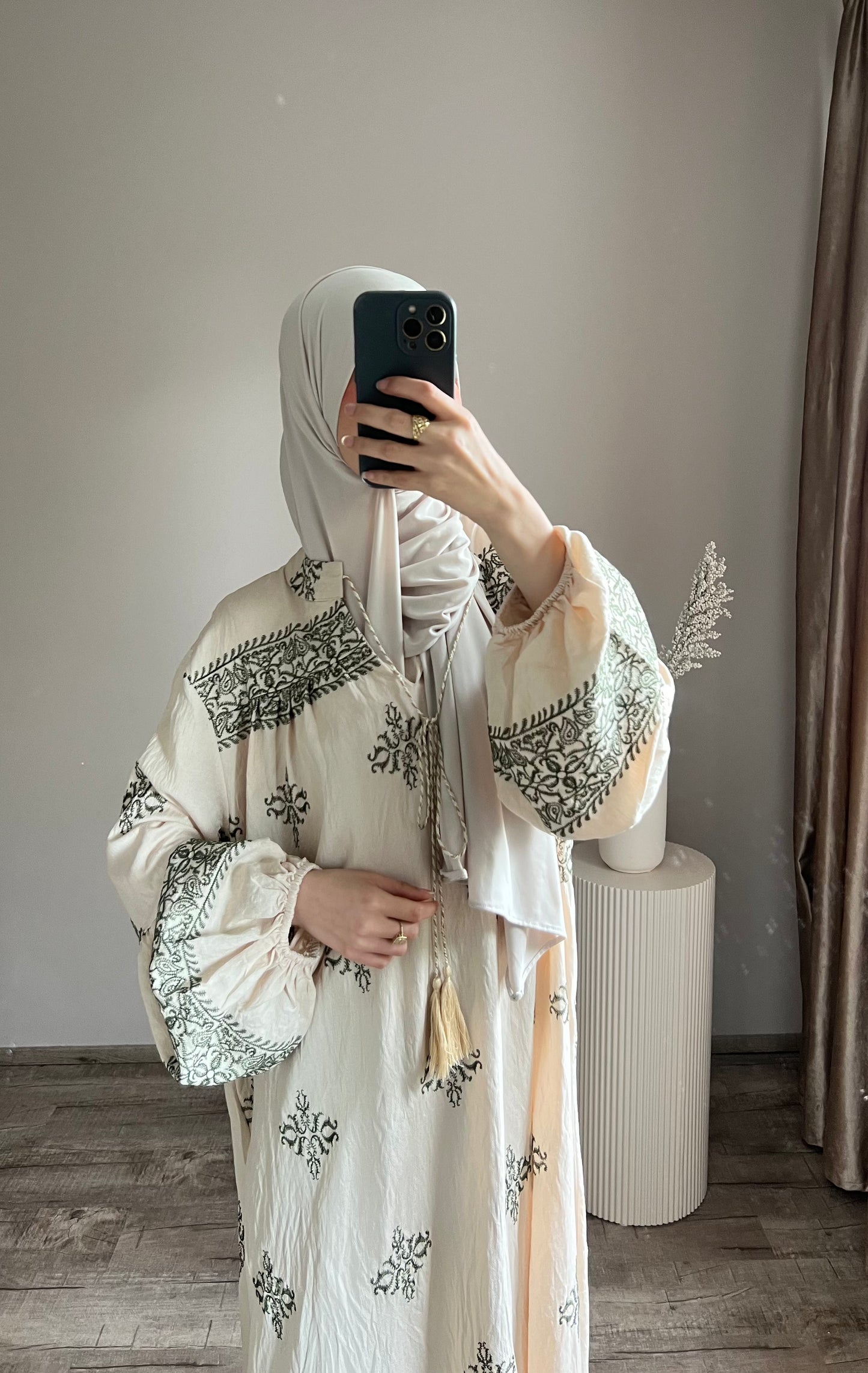 Kleid mit Bemusterung