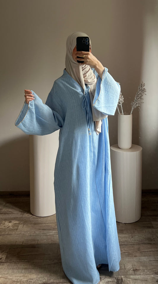 Kleid mit goldenen Streifen